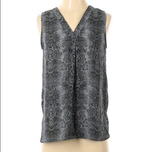 Violet + Claire Snakeskin sleeveless v neck top small grey